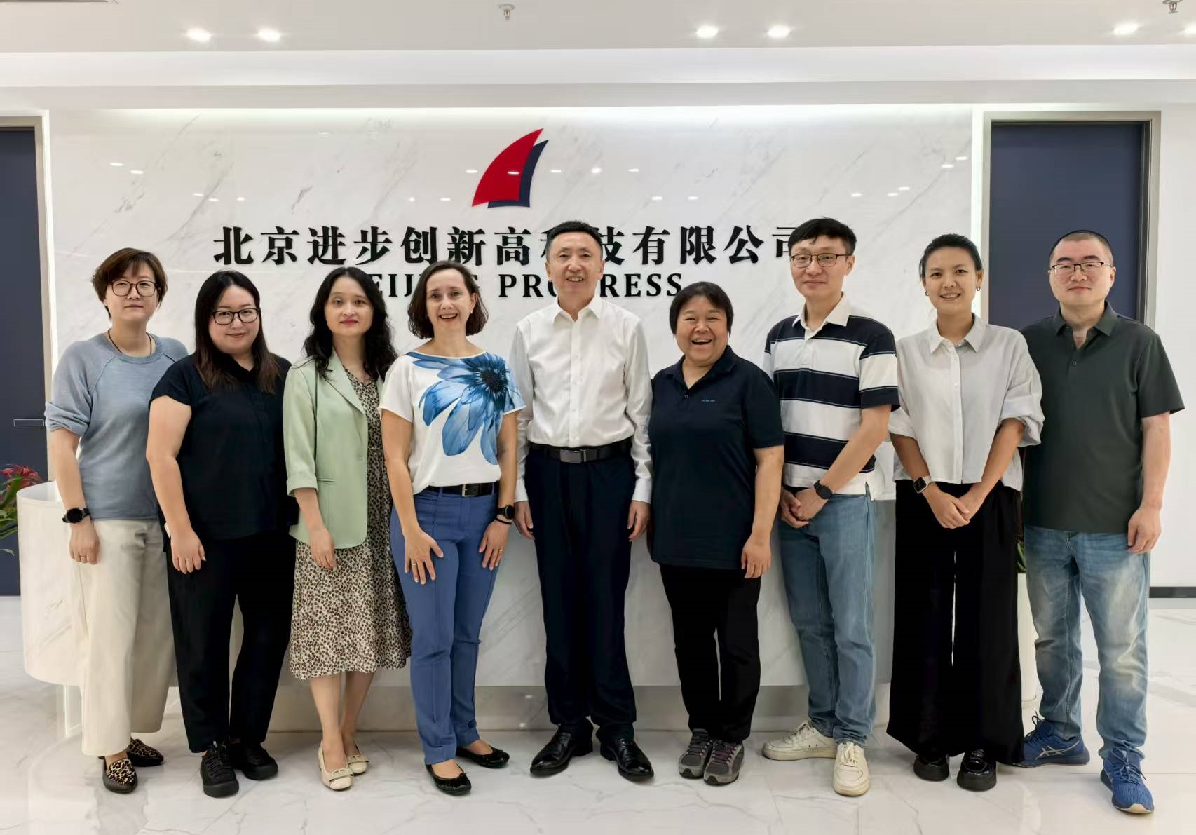 西门子DI集团运动控制事业部物流负责人Tanja Kispert女士一行到访英国上市公司365公司