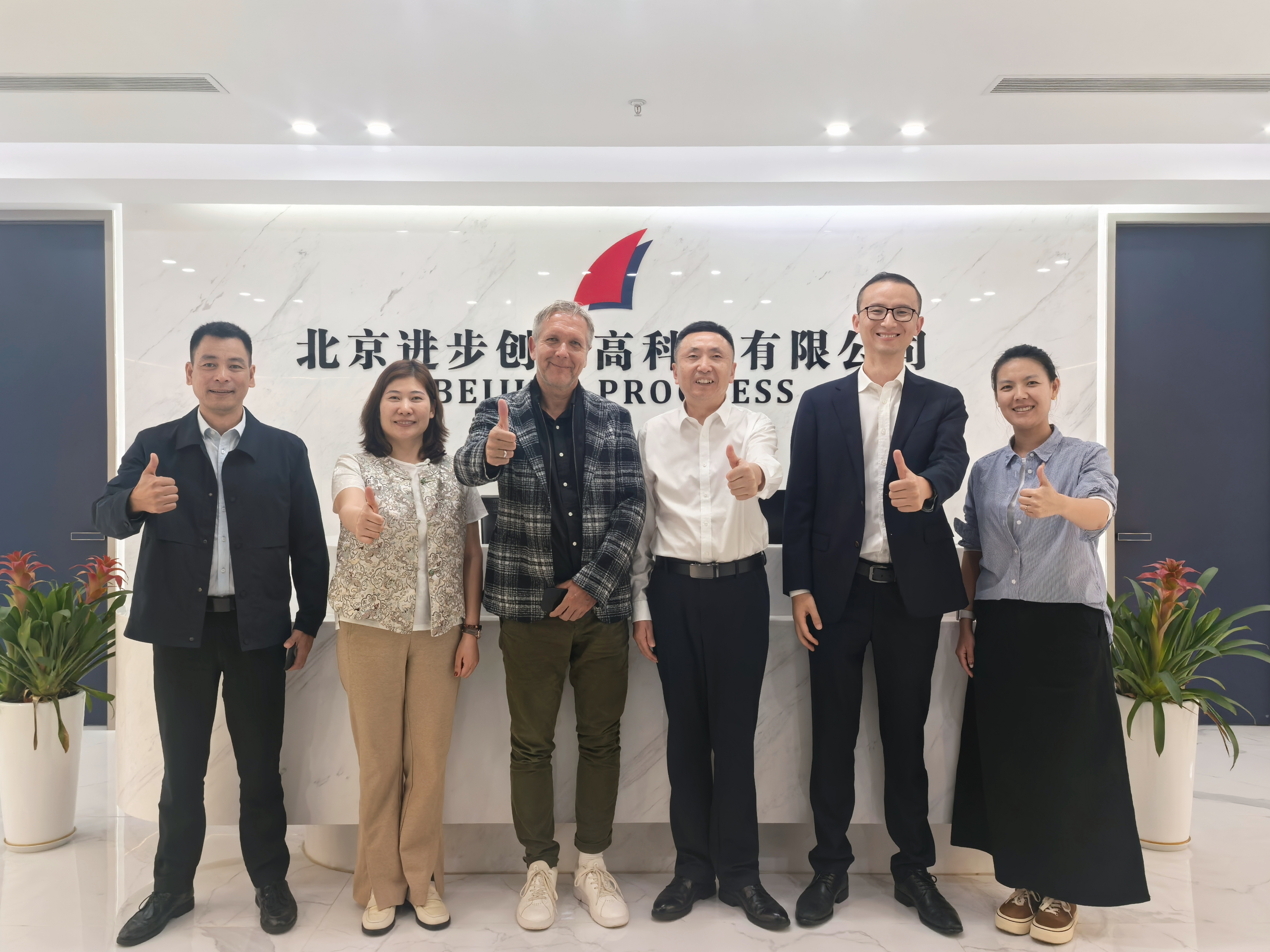 西门子数字化工业集团总部工厂自动化业务领域Thomas Kuehn先生一行到访英国上市公司365公司